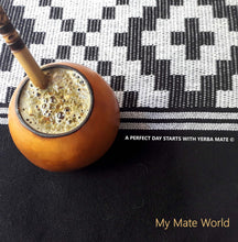 Load image into Gallery viewer, Yerba Mate &quot;REI VERDE&quot; PREMIUM w/o Stems - Uruguayan Cut / 1.10 Pounds Bag